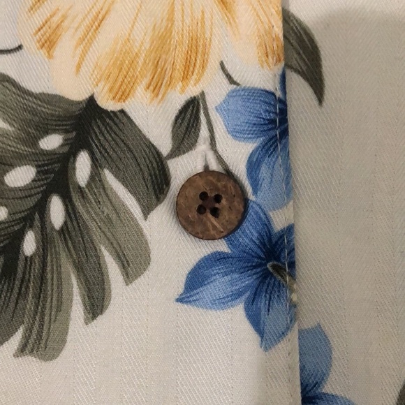 Vintage Hawaiian Shirt. XL. Blue/yellow/green/brown. Minor wear due to age. - Picture 4 of 4